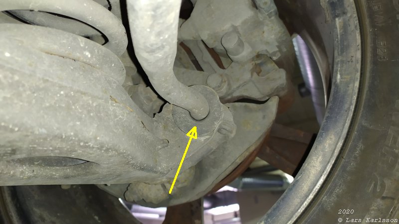 Chrysler Crossfire: Checking the rubber bushings and the ball joints