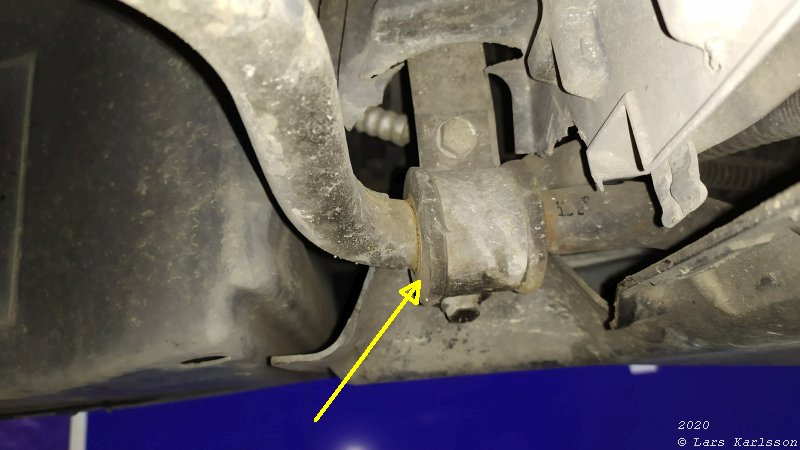 Chrysler Crossfire: Checking the rubber bushings and the ball joints