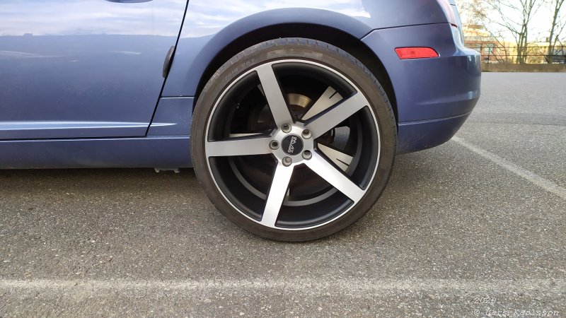 Chrysler Crossfire: Wheels and Tires